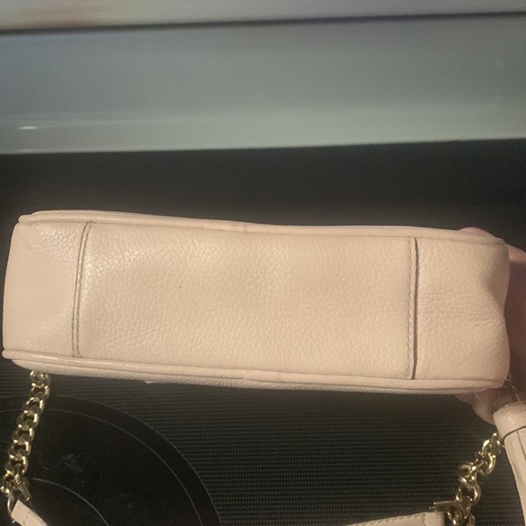 Previously loved, Michael Kors crossbody, light pink, gently used - Picture 10 of 10